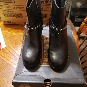 Women black heel boots